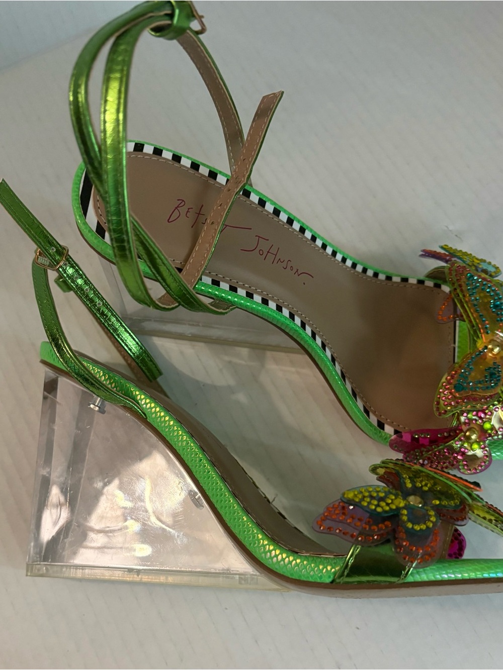 Betsey Johnson Butterfly Multi Colored Green Wedge Sandals 7.5 - Picture 4 of 10